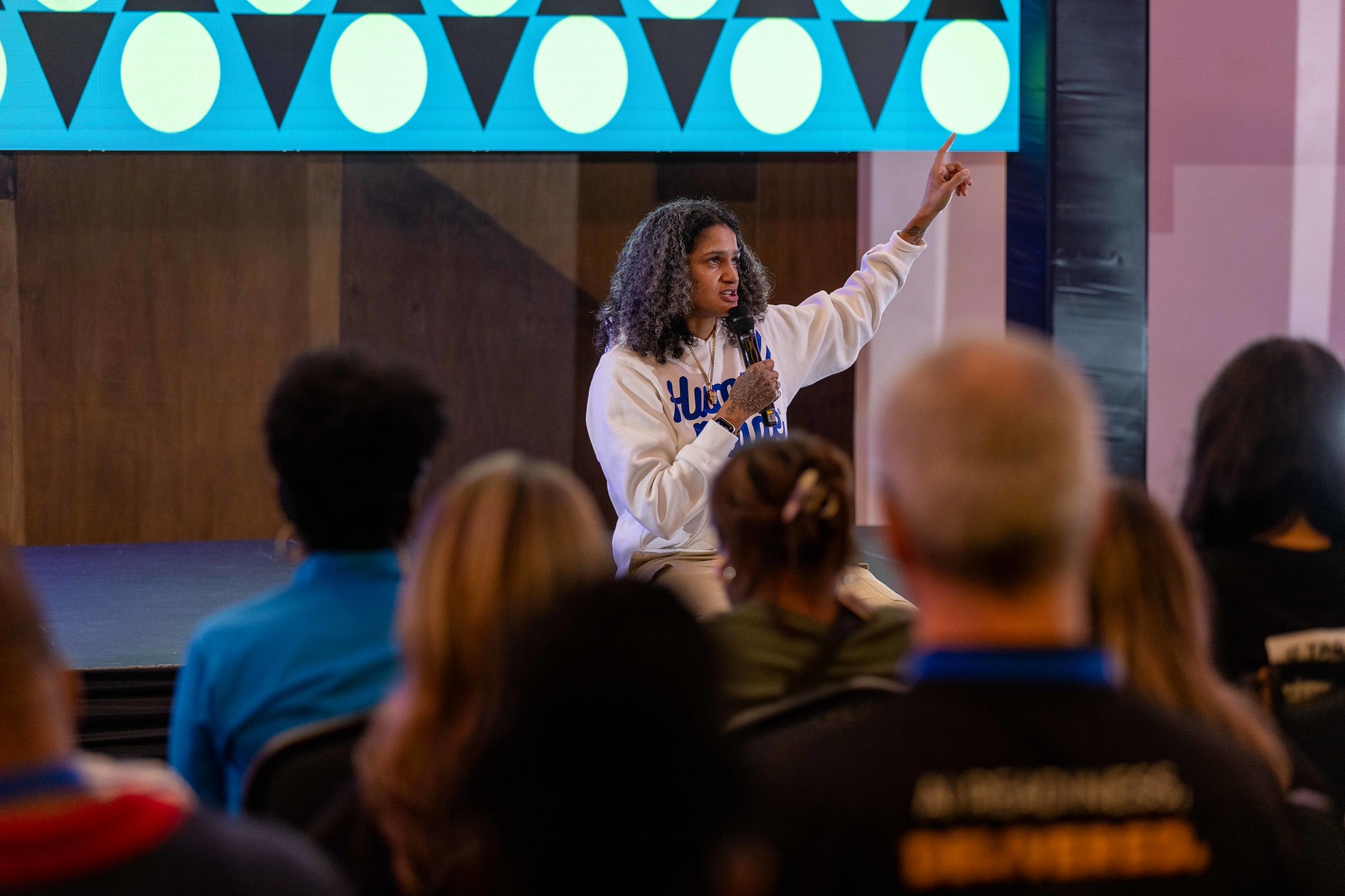 X. Eyee leading an artificial intelligence workshop
